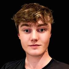 Kate Dechant's Instagram, Twitter & Facebook