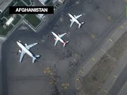 Video from kabul showed panicked stampedes to the gates of the airport, while some passengers images show kabul airport descending into chaos as the taliban takeover of afghanistan continues. Z7sniuxbkeg8um