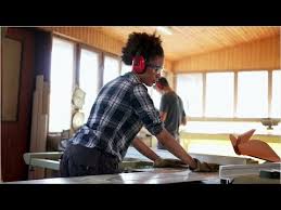 The average sawyer woodworking salary in kansas city, missouri is $29,960 or an equivalent hourly rate of $14. Woodworkers Occupational Outlook Handbook U S Bureau Of Labor Statistics