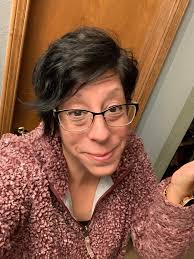 Rio cosplaying as label