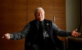 Wałęsa fikk nobels fredspris i 1983 for sin innsats som leder i fagforeningen solidaritet. Lech Walesa Denounces Report Labeling Him A Communist Informer The New York Times