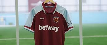 Début juin, l'algérie disputera trois matches amicaux : Maillot West Ham United 2021 Pas Cher