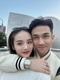 Nam ca sĩ Vbiz công khai bạn gái khiến khán giả đòi bỏ xem show