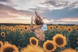 Himawari uzumaki (うずまきヒマワリ, uzumaki himawari) adalah penduduk desa konohagakure, juga sebagai anggota klan uzumaki, dan kerabat klan hyūga. Painter And Ballerina Bagian 1 Introduksi Wattpad