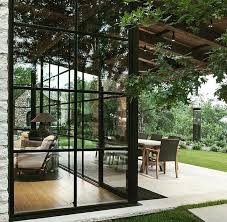 Bring The Outdoors In Vneshnij Vid Doma Otdelka Fasada Kamnem Naruzhnye Dveri