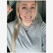 Jennifer Tipps's Instagram, Twitter & Facebook