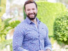 حرص أبطال مسلسل ورا الشمس، على الاحتفال بعيد ميلاد الفنان تامر شلتوت داخل لوكيشين التصوير، وقام خالد سليم بالغناء له مع باقي فريق العمل. Ø´Ø§Ù‡Ø¯ Ù†Ø¬ÙˆÙ… Ø§Ù„ÙÙ† ÙŠØ­ØªÙÙ„ÙˆÙ† Ø¨Ø¹ÙŠØ¯ Ù…ÙŠÙ„Ø§Ø¯ ØªØ§Ù…Ø± Ø´Ù„ØªÙˆØª Ø¹ÙŠÙ†