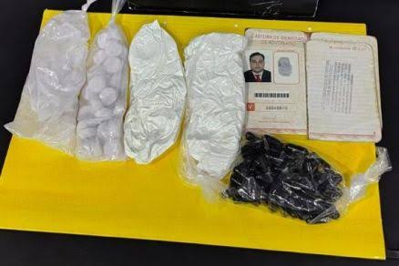MidiaNews | Advogado &eacute; detido ao tentar entrar na PCE com "p&oacute; branco"