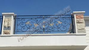 Ferforje Balkon Korkulugu Modeli El Isciligi Fransiz Balkon French Balcony Wrought Iron Balcony Www Ramezferforje Com Tr Korkuluklar Balkon Demir