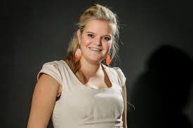 Sinds haar operatie anderhalf jaar geleden is celien deloof, de dochter van margriet hermans, al 45 kilogram kwijt. Dochter Margriet Hermans Kraakt Onder Kritiek Showbizzsite