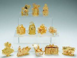 So you may enjoy the complete set this christmas season, we will ship you all 12 ornaments together. Danbury Mint 1995 Gold Christmas Ornament Collection Replacements Ltd