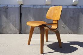 Dining chairs don't just have to look good, but should feel good, too. Vintage Oak Dcw Dining Chair By Eames For Herman Miller For Sale At 1stdibs