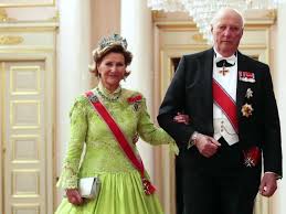 Sie ist journalistin mit dem spezialgebiet adel und kennt das britische prinzenp. Norwegisches Konigshaus Konig Harald Und Konigin Sonja Feiern Goldene Hochzeit Leute Rnz