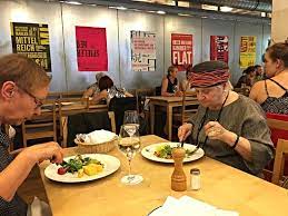 Natürlich gibt's die nur in den usa. Conviva Im Blauen Haus Der Munchner Kammerspiele Bild Von Conviva Im Blauen Haus Der Munchner Kammerspiele Munchen Tripadvisor