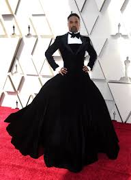 Actor Billy Porter Made A Statement In A Tuxedo Dress With A Voluminous Skirt On The Oscars Red Carpet Dresses Tuxedo Dress Gowns