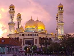 Masjid ini jadi salah satu yang terindah di indonesia, bahkan di dunia. Kubah Masjid Terindah Di Dunia