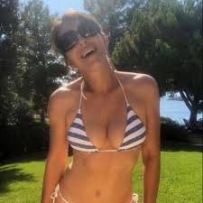 Welcome to elizabeth hurley's official facebook page. Elizabeth Hurley Stunningly Beautiful As She Sends Fans Wild With Sensational Snap Mirror Online