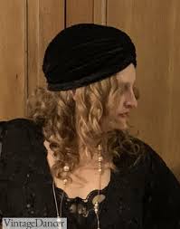 Start off by blow drying your hair to attain a soft texture. 1920s Hairstyles History Long Hair To Bobbed Hair
