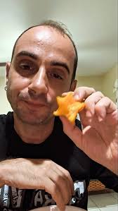 Per la rubrica, " Un frutto al giorno ", La Carambola!!!!, La Carambola, o  frutto stella o star fruit, , (averrhoa carambola) è un frutto tropicale  molto curioso e affascinante sia per la forma che ...