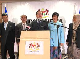 Timbalan gabenor, datuk muhammad ibrahim dilantik sebagai gabenor bank negara (bnm) baru yang kelapan, bagi menggantikan tan sri dr zeti akhtar aziz untuk tempoh lima tahun, bermula 1 mei ini. Najib Aroff Awani On Twitter Menteri Kewangan Guanenglim Mengumumkan Pelantikan Datuk Nor Shamsiah Mohd Yunus Selaku Gabenor Bank Negara Malaysia Bnm Baharu Berkuatkuasa 1 Julai 2018 Untuk Tempoh 5 Tahun 501awani Https T Co De9ga3fmas