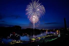Fireworks For Memorial Day Weekend At Rocketts Red Glare Fireworks Fireworks Images Richmond