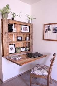16 Idees Pour Un Bureau Design Et Organise A La Maison Julie Mirande Amenager Bureau Coin Comment D In 2020 Diy Desk Plans Diy Space Saving Diy Pallet Furniture