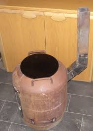 Eine feuerfeste platte im unterschrank zwischen kochstelle und gasflasche. Terrassenofen Aus Bauchiger Gasflasche Grillforum Und Bbq Www Grillsportverein De