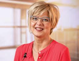 Area Woman Magazine Aug/Sep '22 by Lake &amp; Home Magazine