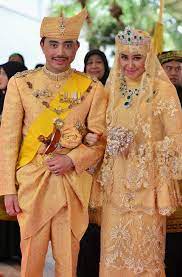 The new generation of the brunei royal family also appears to have taken up the tradition of living in excessive luxury. Royal Family Around The World Brunei Royal Wedding Of Prince Abdul Malik And Dayangku Raabi Atul Adawiyyah Pen Royal Brides Royal Wedding Dress Royal Fashion