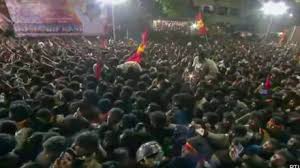 विजयने रडणाऱ्या, धक्काबुक्की ...