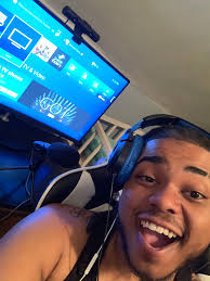 Demond Evans's Instagram, Twitter & Facebook