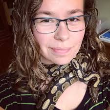 Hi im a first time BP owner and it's my first time feeding her im feeding  frozen thawed mice she latches