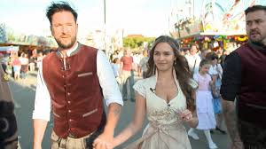 Eigentlich soll michael wendler mit seiner freundin laura überglücklich sein. Michael Wendler Laura Muller Werden Auf Der Wiesn Bose Ausgebuht