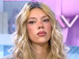 Alejandra Rubio se planta y responde a Laura Matamoros en plena guerra mediática con Carlo Costanzia: "Ha reculado en muchas cosas, sus palabras han hecho mucho daño". #alejandrarubio #deviernes #ghduo #terelu #carlocostanzia