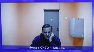 Перед заседанием алексей навальный снял видео, где потому что такой режим работы суда, у нас ограниченный доступ граждан, следовательно журналистов в суд не пустили бы. Dajdzhest Sud Nad Navalnym I Putin Kak Diktator Post Moderna Bbc News Russkaya Sluzhba