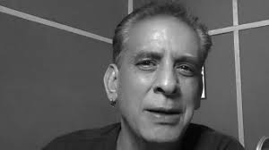 Poema: Solicito dama de compañía de Walter Caicedo. Es hermoso, lo escribió  nuestro amigo y es para cada hermosa dama que lo escuche de el y de mi. Se  lo dedico a