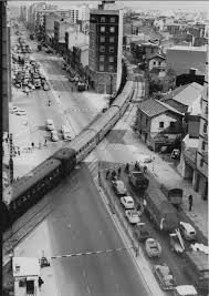 El Tren Que Cortaba La Avenida Del Puerto El Recorrido Iba Por La Actual Avenida De Serrerias Metro De Valencia Ciudad De Valencia Valencia Espana