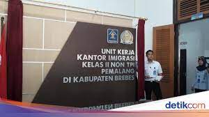 Untuk daerah batam di kantor imigrasi batam dan untuk surabaya di kantor imigrasi kota surabaya. Dear Warga Brebes Bikin Paspor Kini Tak Perlu Lagi Jauh Jauh Ke Pemalang