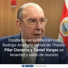 Declaraciones de apoyo al presidente del Congreso se dieron durante el  encuentro semanal de las jefaturas, de donde la vocera del gobierno salió  cuando escuchó a demás jefes. https://trib.al/77SCR8a