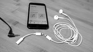 Will Iphones Drop The Lightning Headphone Jack Adapter Pocketnow