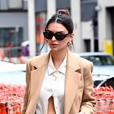 Keeping things fashion forward, we see emily stepping. Emily Ratajkowski Shows Off Her Baby Bump In An Unlikely Way Vogue