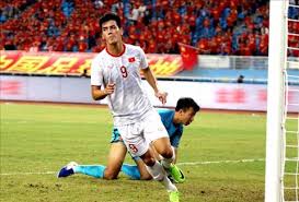 Lúc linh ghi bàn cả gia đình tôi vui sướng nhảy lên ăn mừng khi đã gỡ bỏ được áp lực suốt hiệp 1 không có bàn thắng. Nguyá»…n Tiáº¿n Linh Niá»m Tin Má»›i Cá»§a Tháº§y Park