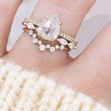 33 Unique Engagement Rings Brides Are Pinning Like Crazy Unique Engagement Rings Engagement Ring White Gold Beautiful Wedding Rings