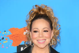 Bipolaarsest häirest pihtinud Mariah Carey kirjutab memuaare