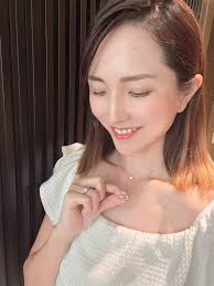 Laura Font 14k ソリッドゴールド カスタムネームネックレス パーソナライズ カスタマイズ可能 カスタムメイド  任意の名（パーソナライズされたキャリー ブラッドショー ネックレス、セックス アンド ザ シティ ネームネックレス、カスタム キャリー  ネームネックレス ...