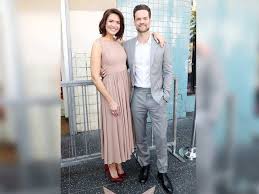 West concurred that moore's aesthetic transformation was indicative of something much deeper, adding, i remember that mandy was very nervous about dying her hair. Mandy Moore Gets Hollywood Walk Of Fame Star English Movie News Times Of India