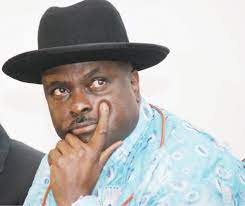 May 18, 2021 · james ibori foi preso em abril de 2012 pelo desvio de quase 50 milhões de libras (então 62 milhões de euros), depois de um longo processo de extradição, tendo sido libertado sob fiança em. Top Nigerian Senator Pictured Kneeling Before Ex Convict James Ibori