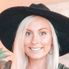 Carrie Young's Instagram, Twitter & Facebook