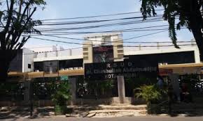 Tenda ini berfungsi sebagai 'ruang tunggu' atau tempat seleksi pasien. Rsud Bekasi Gedung E