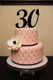 Pin Von Noelia Belen Auf Chic Cake Designs Kuchen Zum 30 Geburtstag 40 Geburtstagskuchen Motivtorten Geburtstag Frau